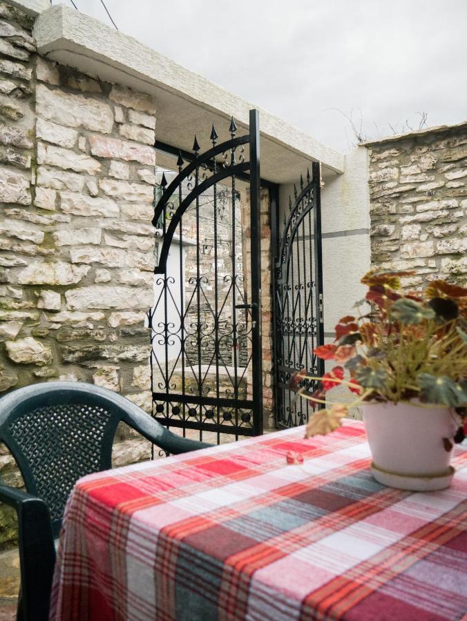 "Mani Guest House" Гирокастра Экстерьер фото